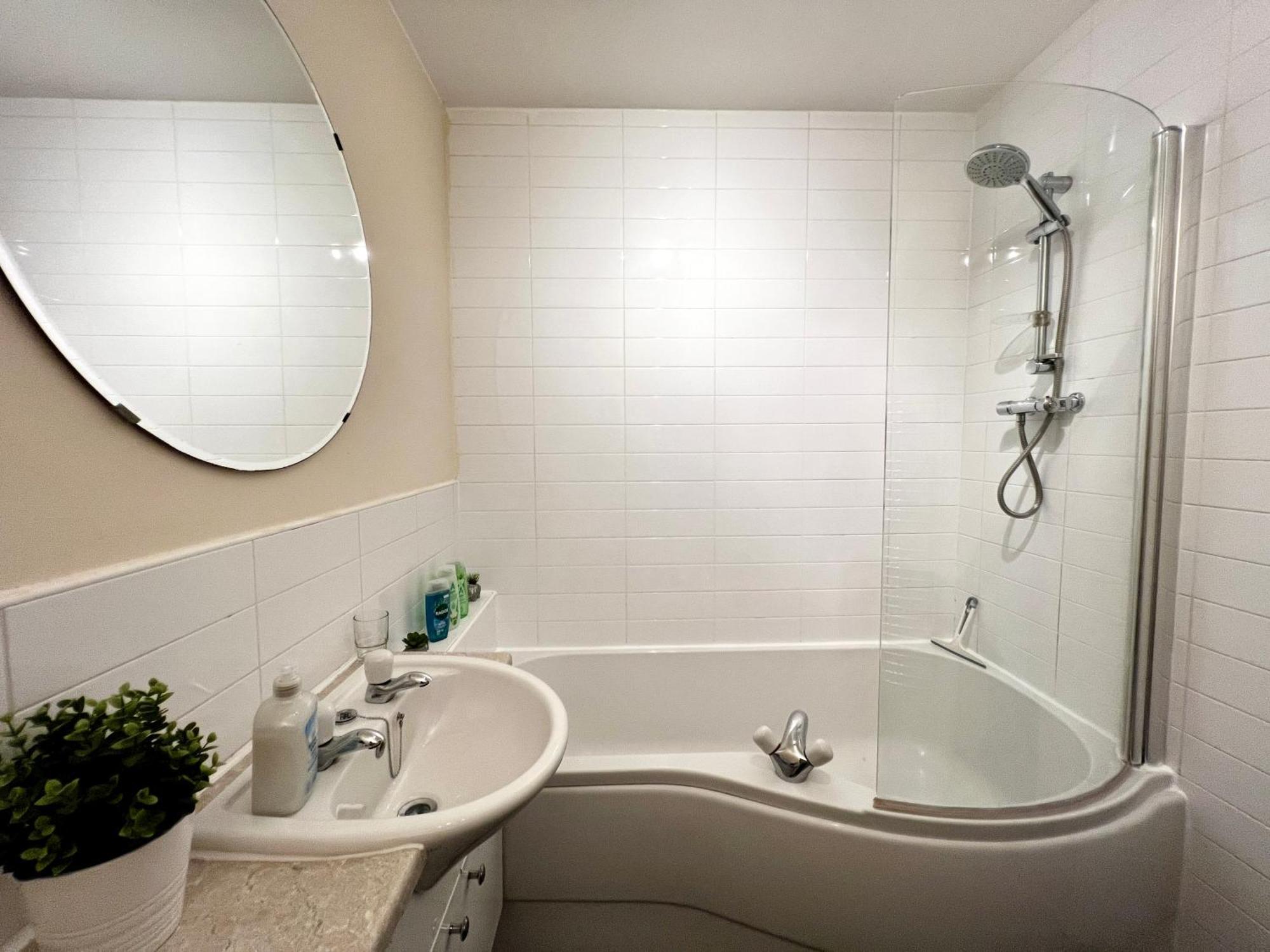 Ferienwohnung Stylish Modern Flat With Juliet Balcony & Parking Glasgow Exterior foto