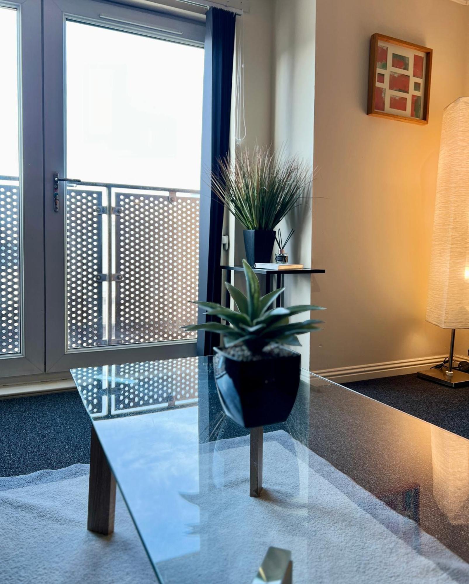 Ferienwohnung Stylish Modern Flat With Juliet Balcony & Parking Glasgow Exterior foto