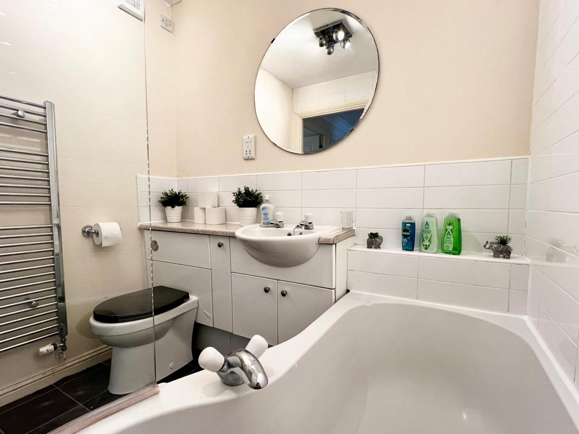 Ferienwohnung Stylish Modern Flat With Juliet Balcony & Parking Glasgow Exterior foto
