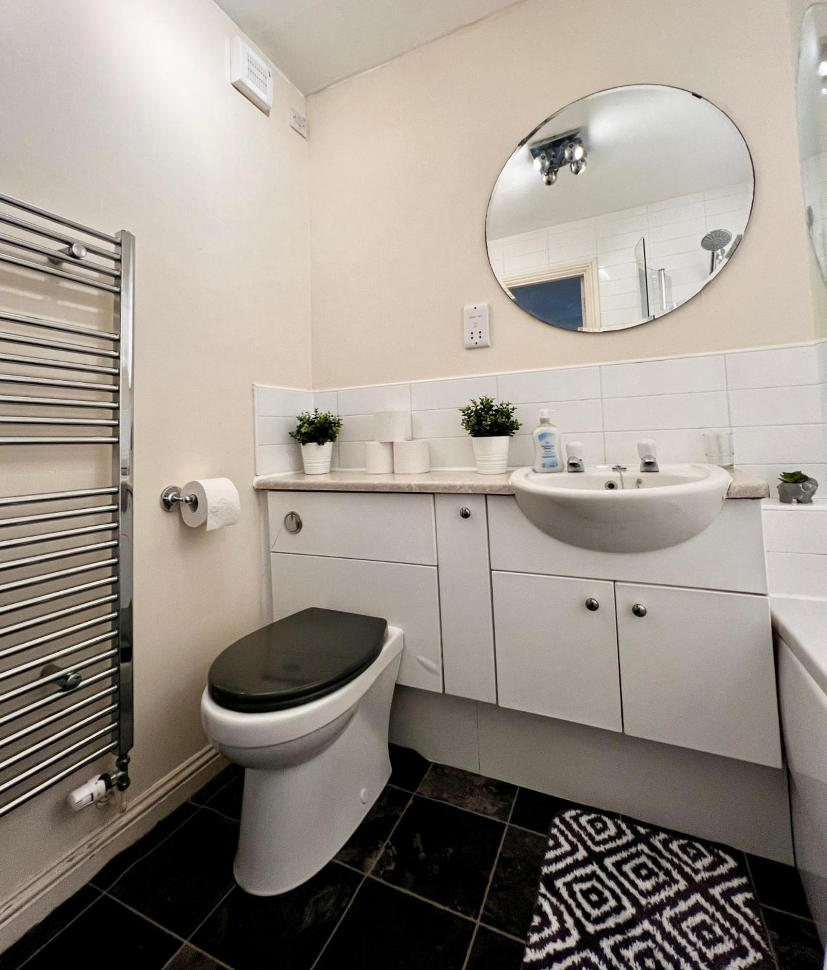 Ferienwohnung Stylish Modern Flat With Juliet Balcony & Parking Glasgow Exterior foto